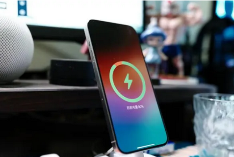 罗甸苹果15换屏服务分享用什么充电器给iPhone15充电更好 